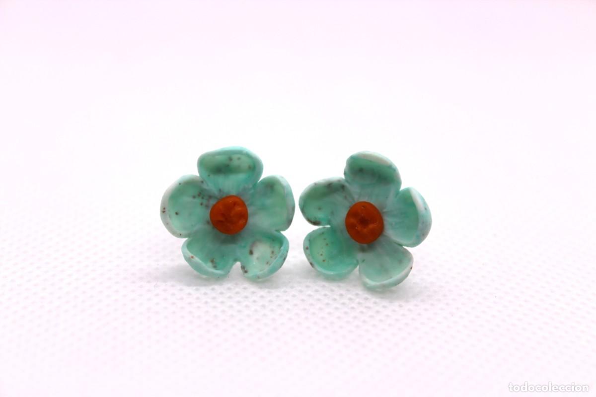 Artesan&iacute;a: Pendientes de arcilla con forma de flor. - Foto 1