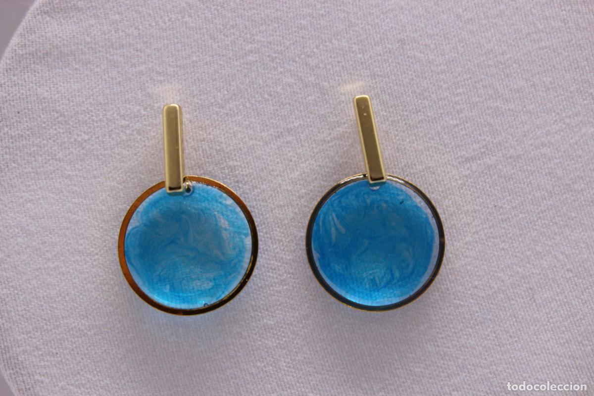 Artesan&iacute;a: Pendientes azules de resina - Foto 1