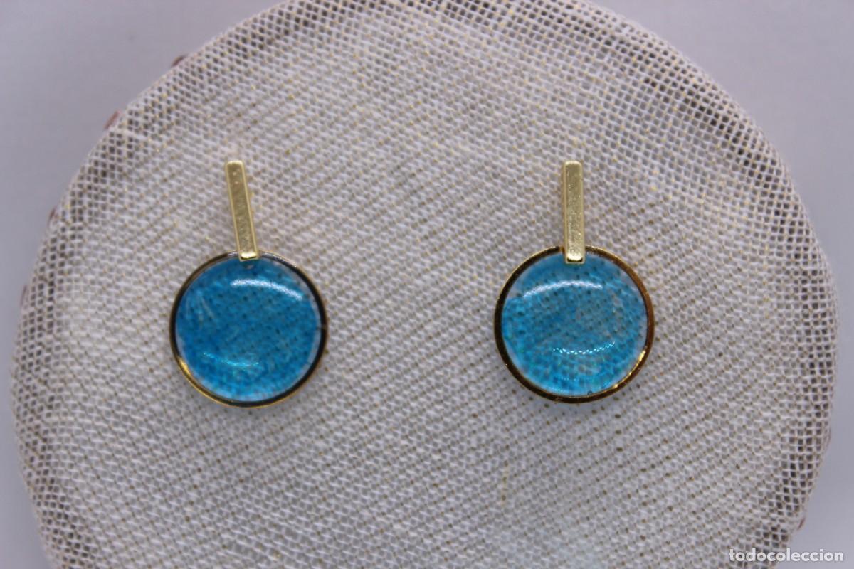 Artesan&iacute;a: Pendientes azules de resina - Foto 2