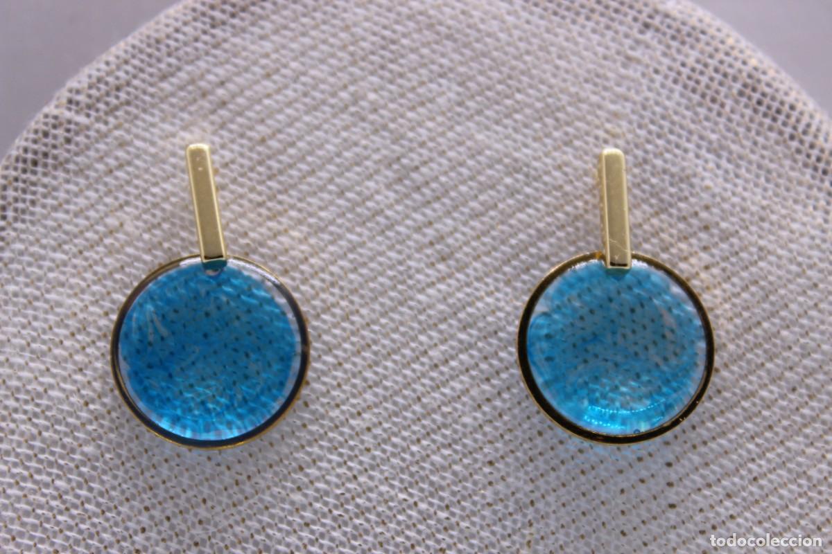 Artesan&iacute;a: Pendientes azules de resina - Foto 3