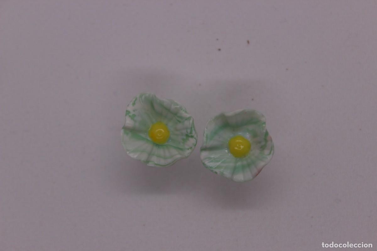 Artesan&iacute;a: Pendientes de bot&oacute;n de flor verde menta. - Foto 2