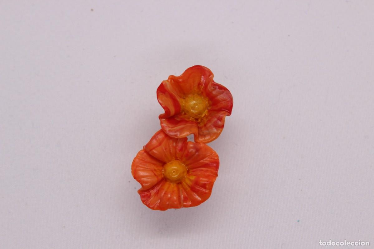 Artesan&iacute;a: Pendientes de bot&oacute;n de flor anaranjada. - Foto 1