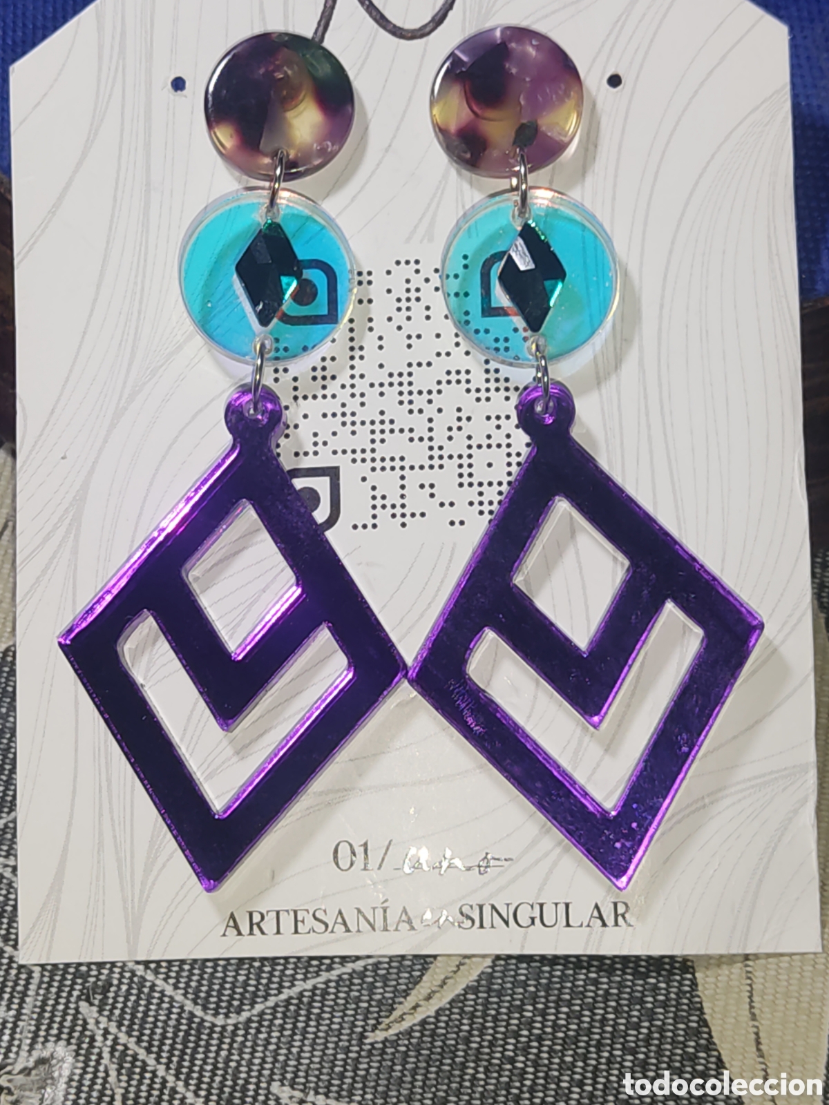 Artesan&iacute;a: Pendientes largos de fiesta de acr&iacute;lico.