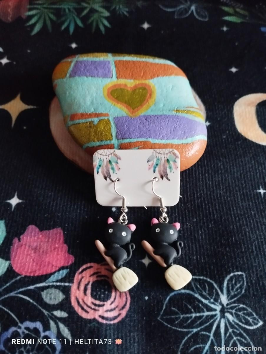 Artesan&iacute;a: Pendientes Halloween, gatito negro con escoba