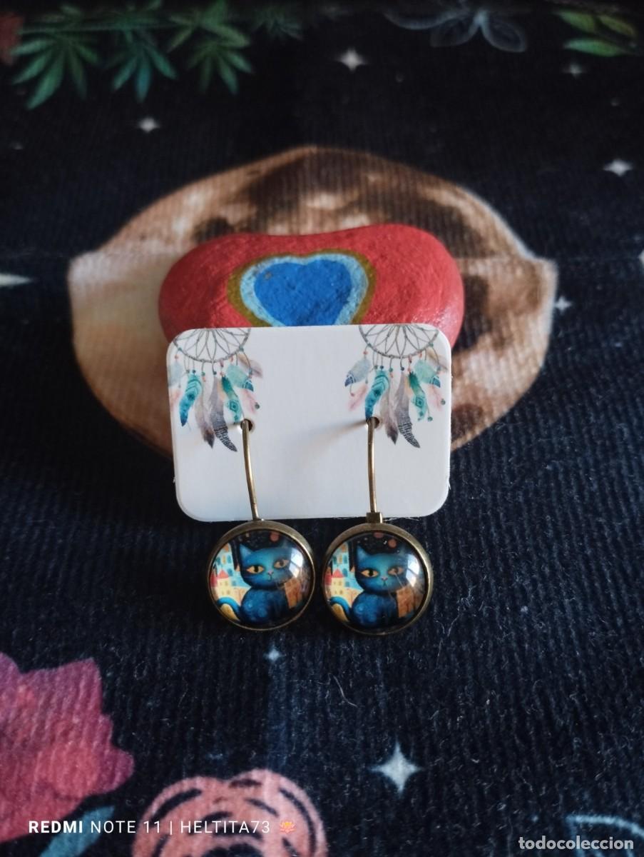 Artesan&iacute;a: Pendientes &rdquo;Gatitos azules&rdquo;, montados a mano, dorados