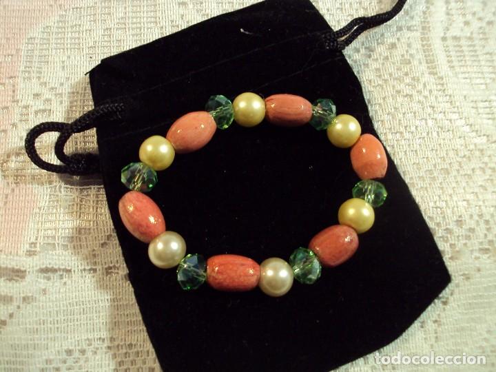 Artesan&iacute;a: Pulsera, perlas y olivitas de madera, - Foto 1