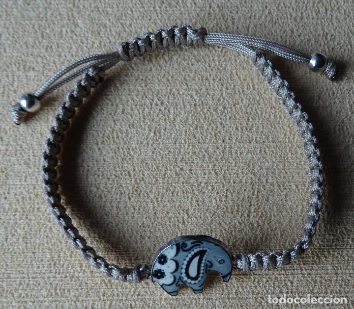 Artesan&iacute;a: COMPLEMENTO BONITO ELEGANTE PULSERA AJUSTABLE DE HILO MACRAME BEIG CON ELEFANTE - Foto 1
