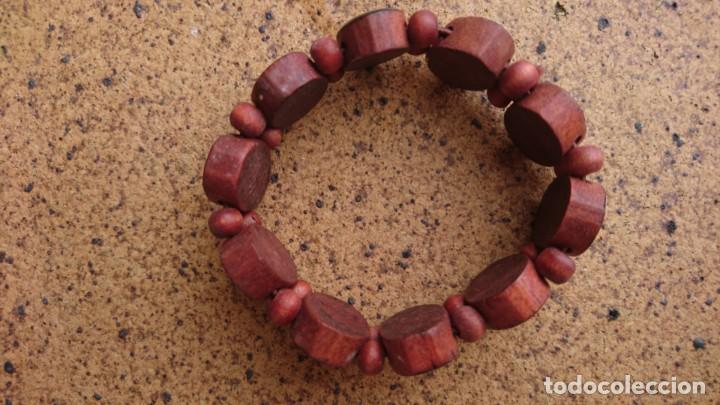 Artesan&iacute;a: Pulsera Santos madera - Foto 3