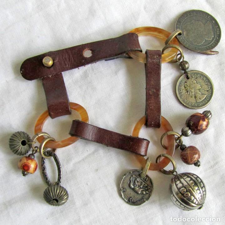 Artesan&iacute;a: Peculiar pulsera con amuletos - Foto 1