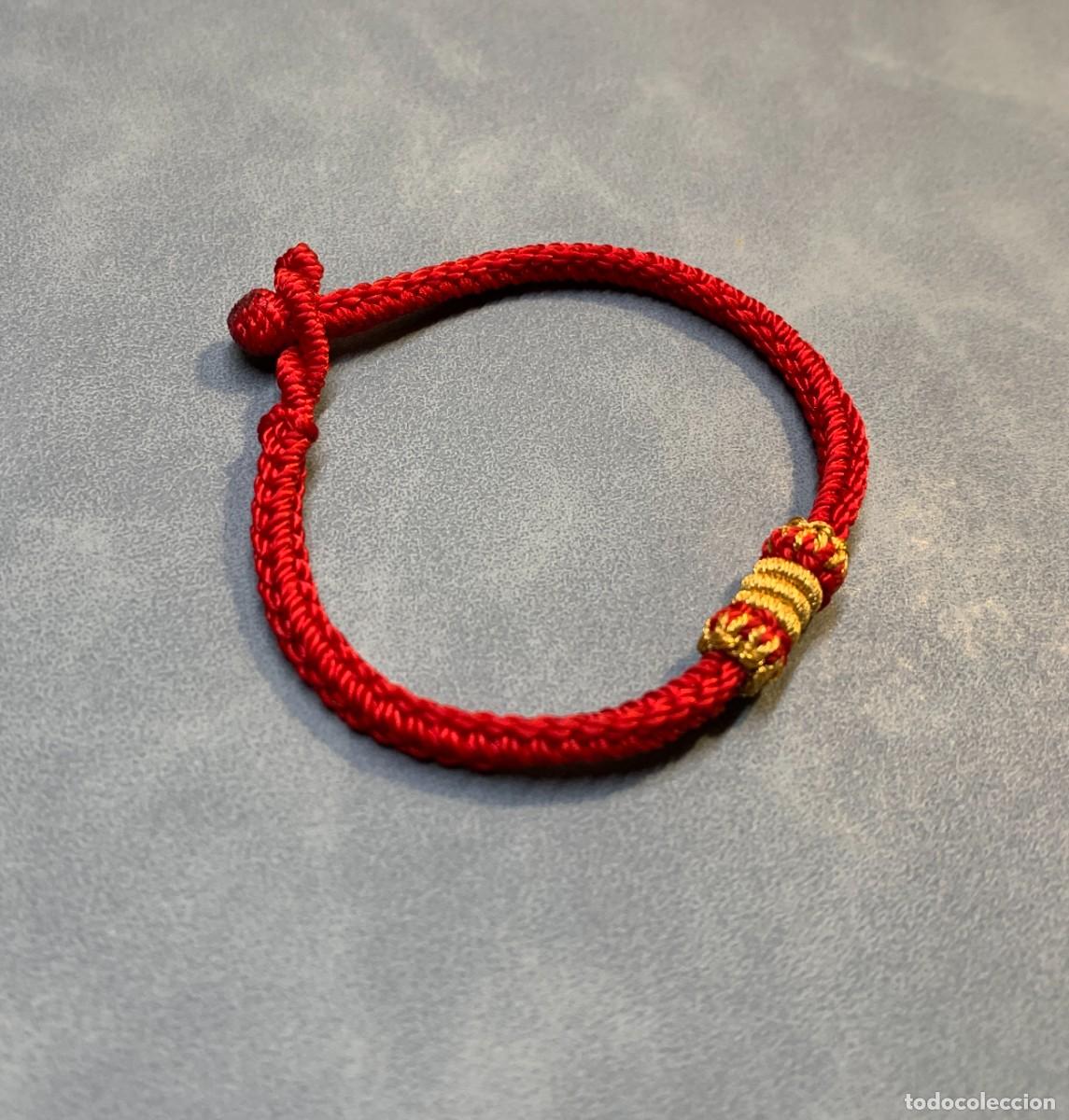 Artesan&iacute;a: Pulsera BOHO minimalista tibetana de hilo rojo.