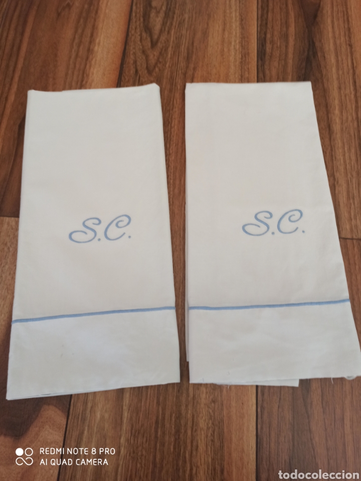Artesan&iacute;a: 2 almohadas bordadas. - Foto 1