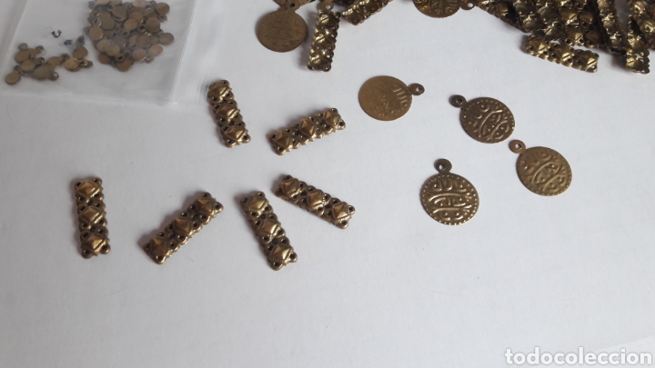 Artesan&iacute;a: Lote abalorios de lat&oacute;n para ropa - Foto 2