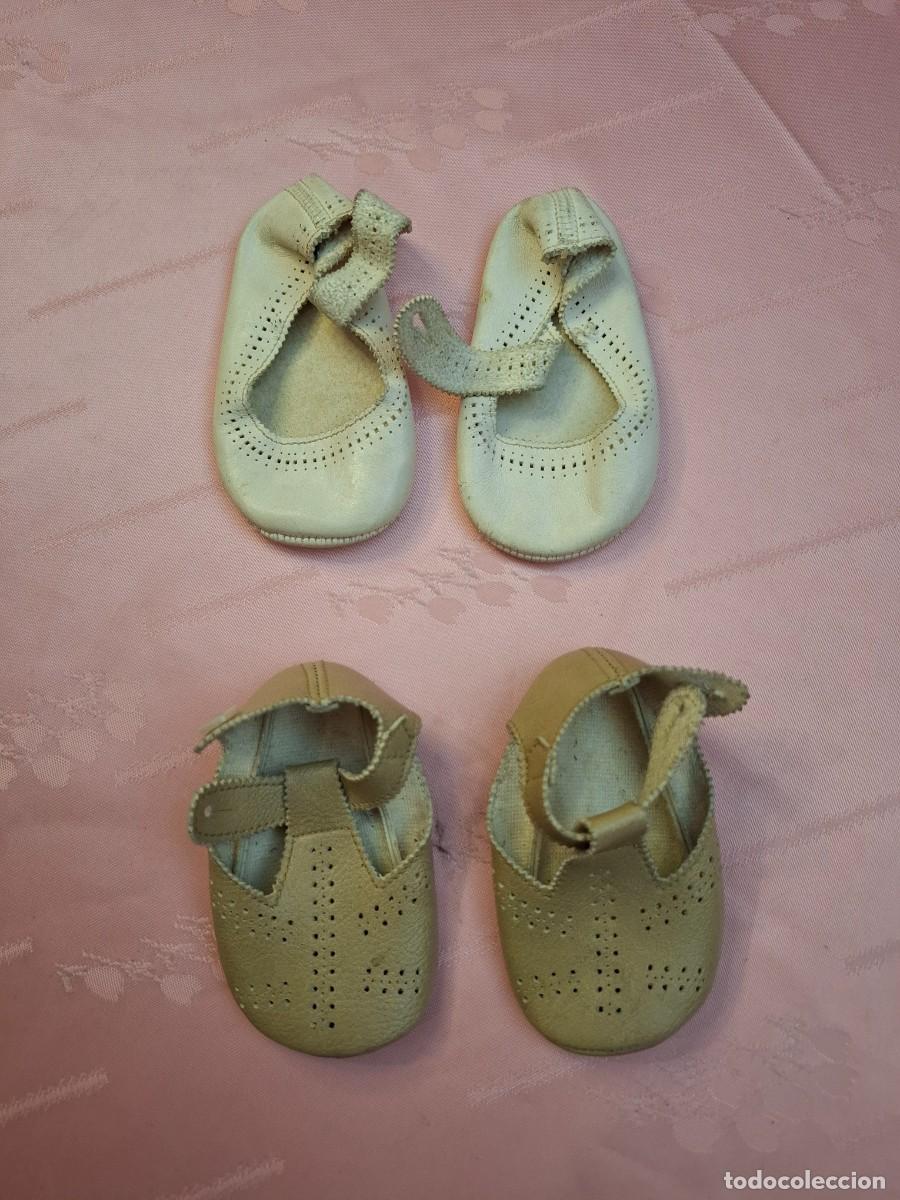 Artesan&iacute;a: 2 PARES DE ZAPATOS DE EPOCA, DE PIEL, PARA MU&Ntilde;ECA