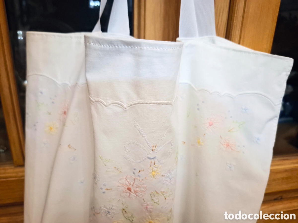 Artesan&iacute;a: Estupendo bolso tote con delicados bordado. Hecho a mano