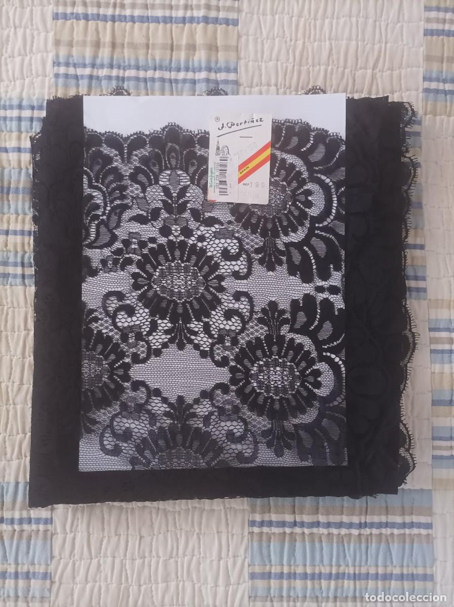 Artesan&iacute;a: Mantilla J. Perti&ntilde;ez Negra 250x130cm