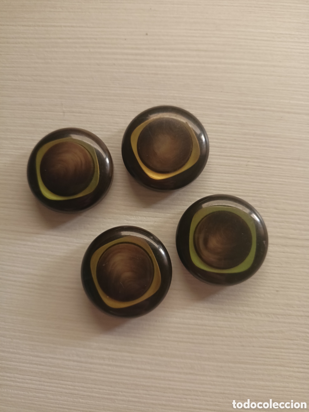 Artesan&iacute;a: 4 botones abrigo cuadrado con adorno