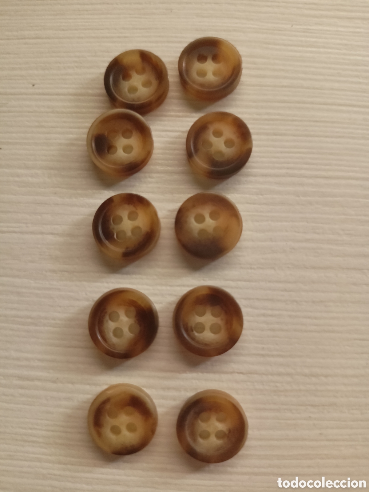 Artesan&iacute;a: 10 botones peque&ntilde;os bicolor marr&oacute;n - Foto 3