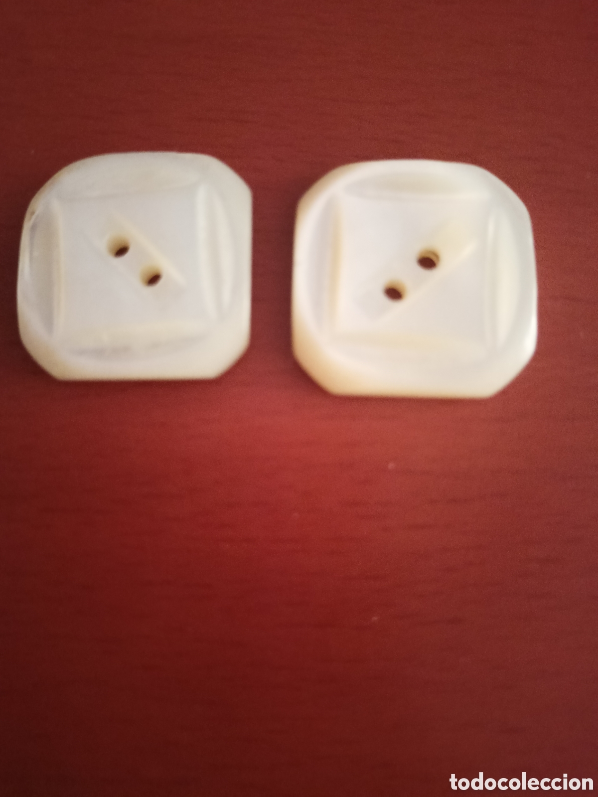 Artesan&iacute;a: 2 botones blancos con cuadrado dentro boton - Foto 3
