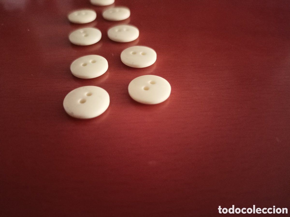 Artesan&iacute;a: 9 botones beige peque&ntilde;os - Foto 2