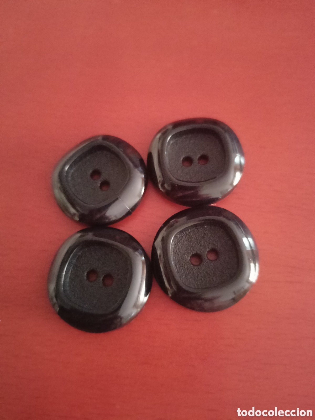 Artesan&iacute;a: 4 botones negros cuadrados