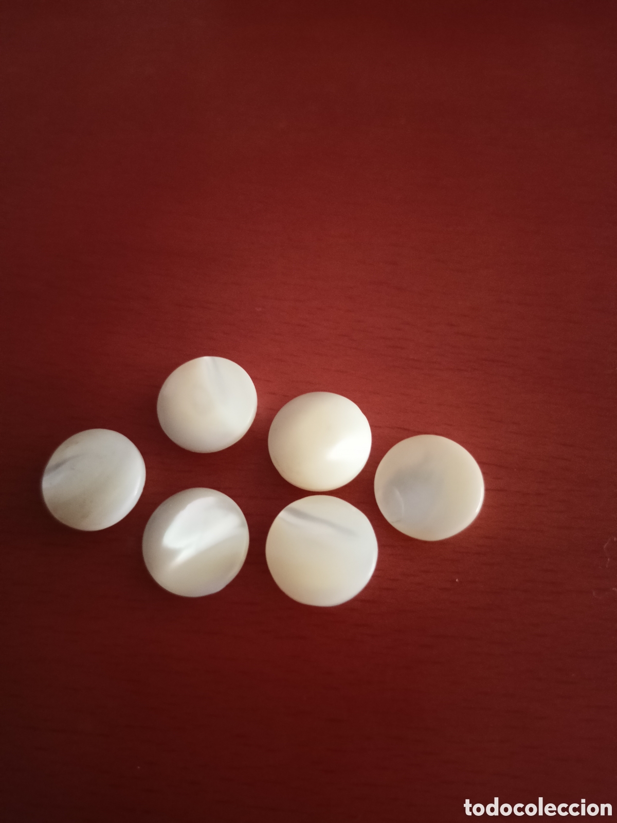 Artesan&iacute;a: 6 botones beige peque&ntilde;os - Foto 1