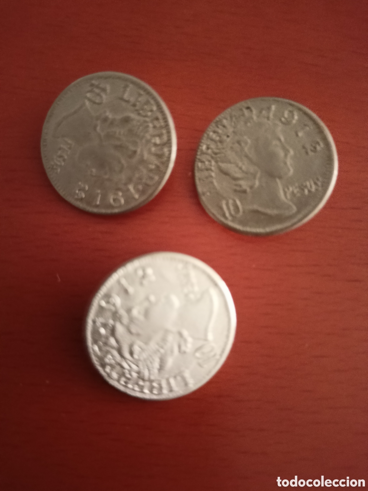 Artesan&iacute;a: 3 botones moneda plateadas