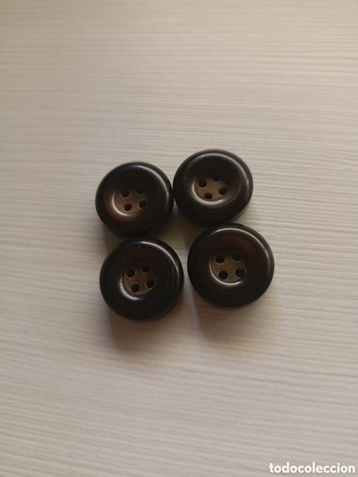 Artesan&iacute;a: 4 botones marr&oacute;n jaspeado 4 agujeros