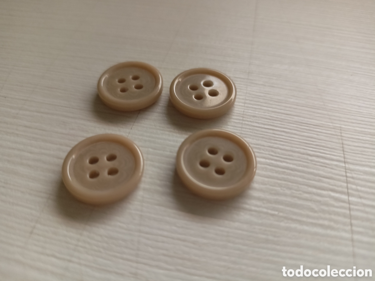 Artesan&iacute;a: 4 botones peque&ntilde;os 4 agujeros