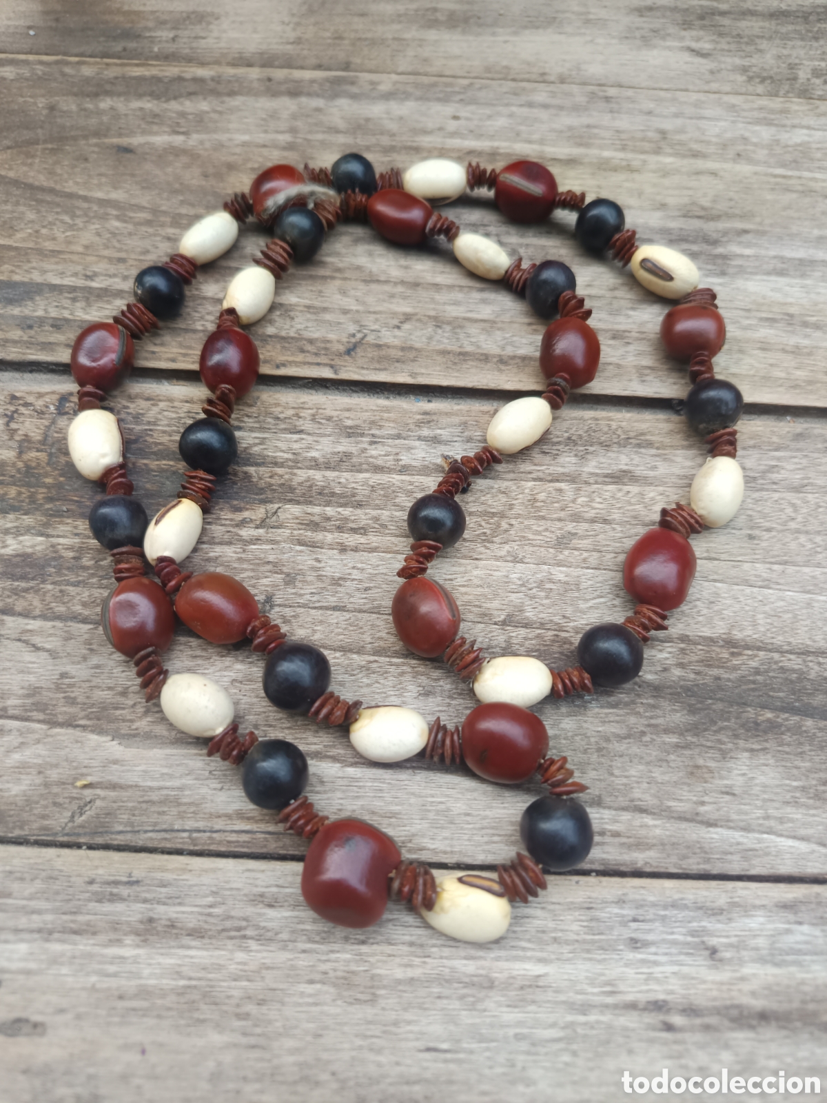 Artesan&iacute;a: Collar de semillas de Africa