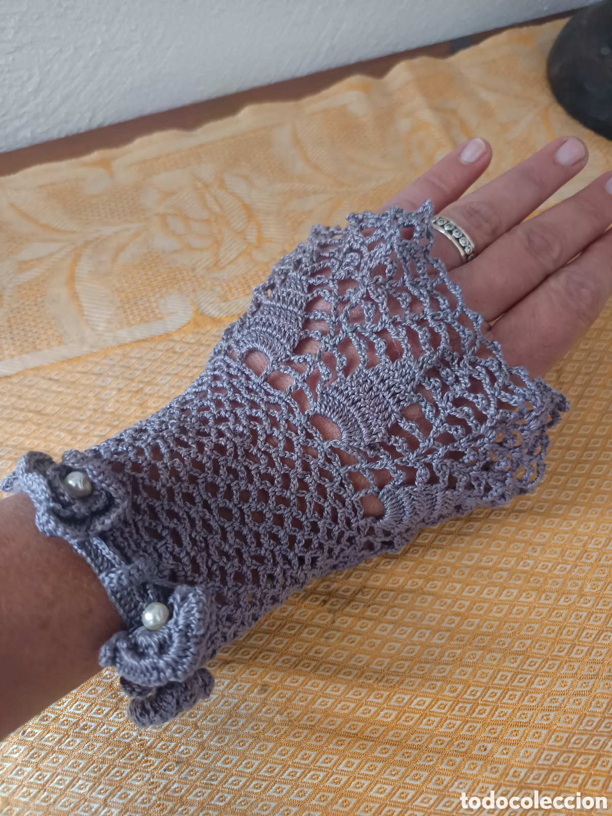 Handicraft: 2 Bellos mitones estilo g&oacute;tico realizados a mano en lila con botones