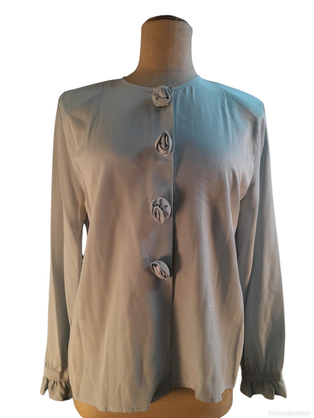 Artesan&iacute;a: BLUSA DE DISE&Ntilde;ADOR EN SEDA PURA CON APLIQUE FLORAL. TALLA 44 ESP. SIGLO XX