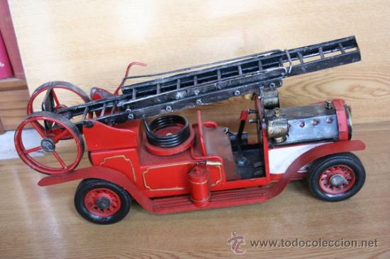 Artesan&iacute;a: Coche de bomberos hecho en hierro. - Foto 1