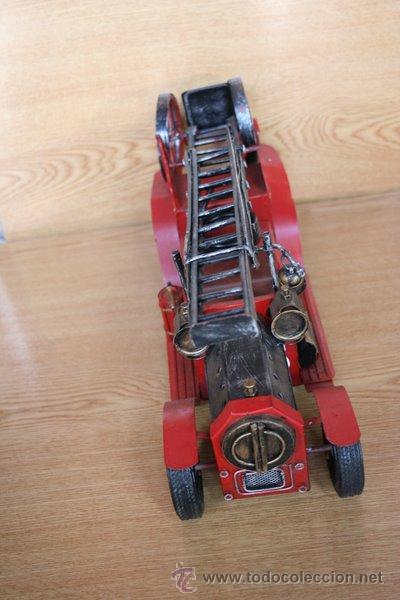 Artesan&iacute;a: Coche de bomberos hecho en hierro. - Foto 2