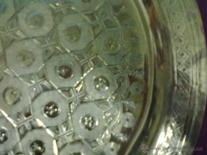 Artesan&iacute;a: PLATO BANDEJA DE LATON CINCELADO - Foto 2