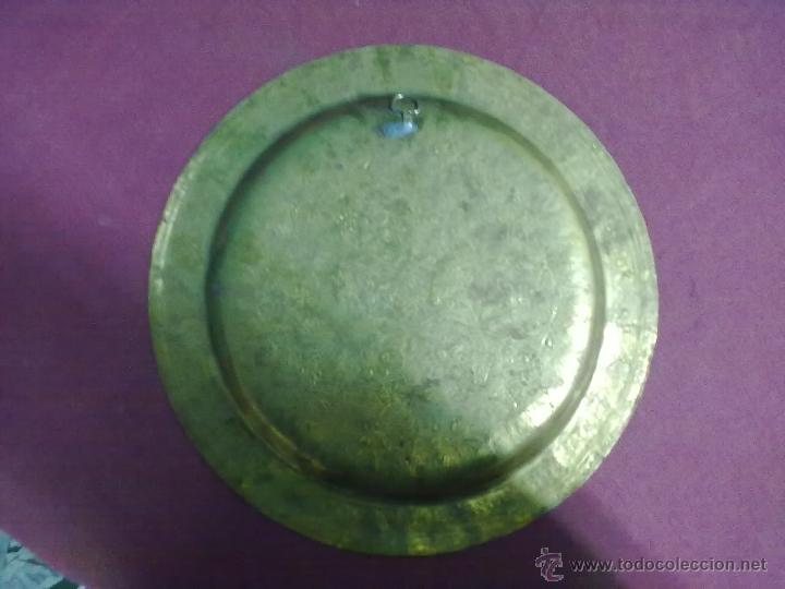 Artesan&iacute;a: PLATO BANDEJA DE LATON CINCELADO - Foto 3