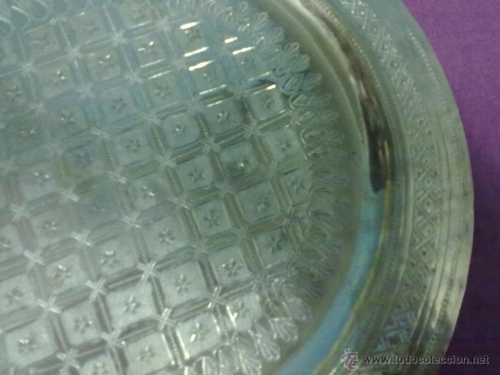 Artesan&iacute;a: PLATO BANDEJA LATON CINCELADO - Foto 2