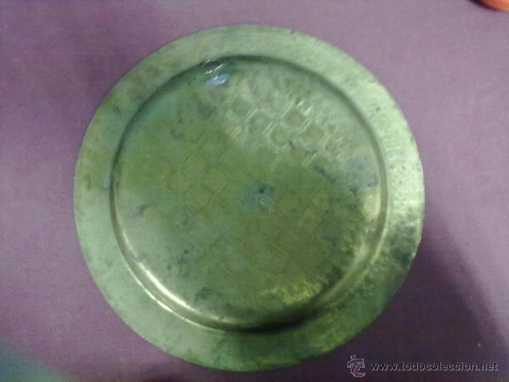 Artesan&iacute;a: PLATO BANDEJA LATON CINCELADO - Foto 3