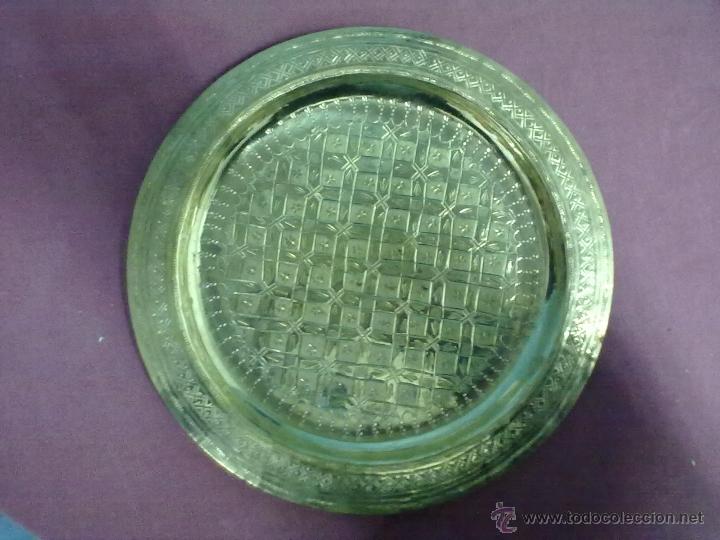 Artesan&iacute;a: PLATO BANDEJA DE LATON CINCELADO - Foto 1