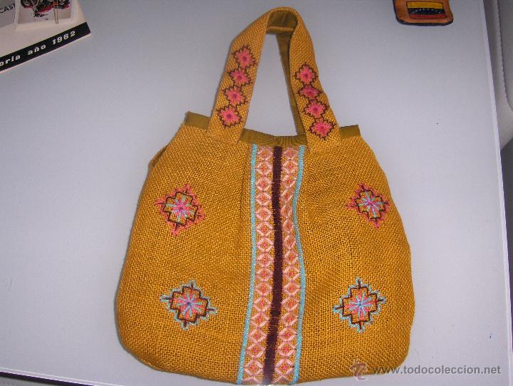 Artesan&iacute;a: BOLSA BORDADA A MANO - Foto 2