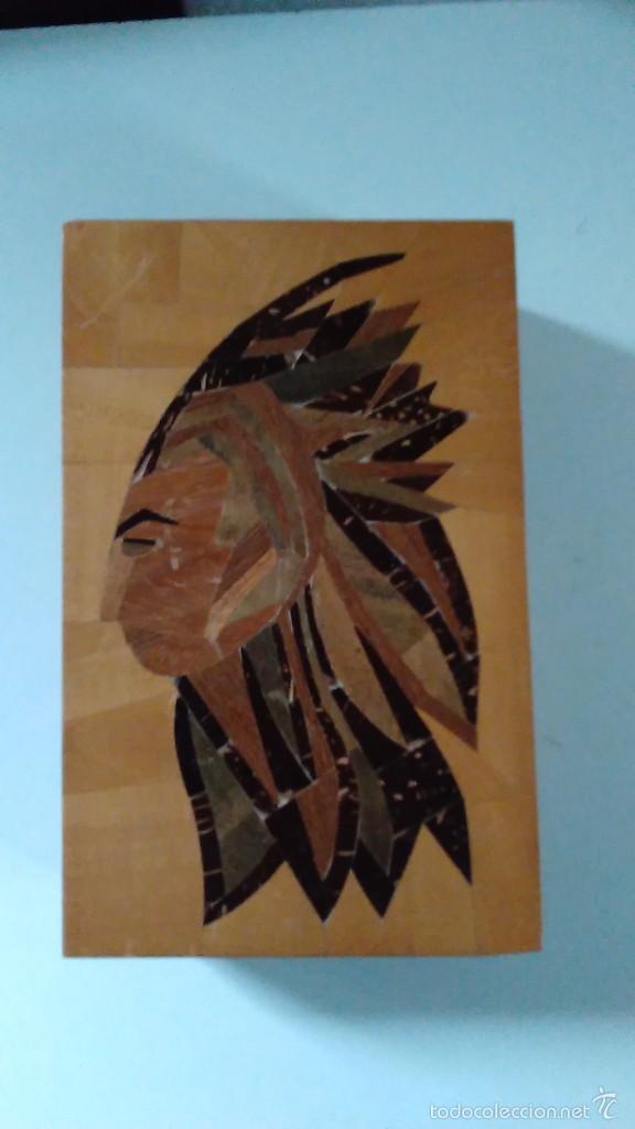Artesan&iacute;a: Caja de madera con taracea de un indio - Foto 1