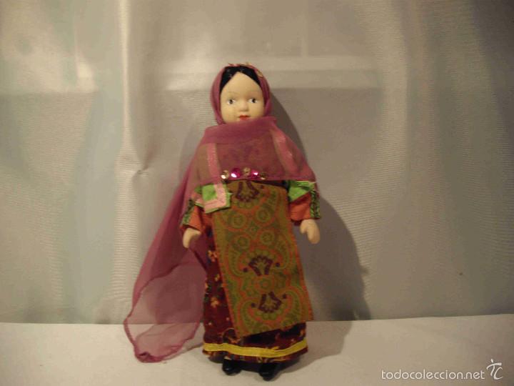 Artesan&iacute;a: MU&Ntilde;ECA PORCELANA IRAN - Foto 1