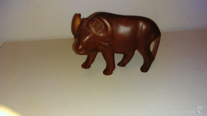 Artesan&iacute;a: B&uacute;falo de madera noble - Foto 2
