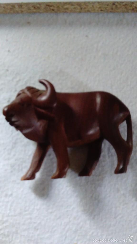 Artesan&iacute;a: B&uacute;falo de madera noble - Foto 6