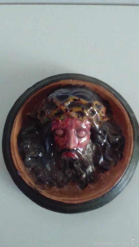 Artesan&iacute;a: Cabeza de Cristo en relieve pintada a mano - Foto 1