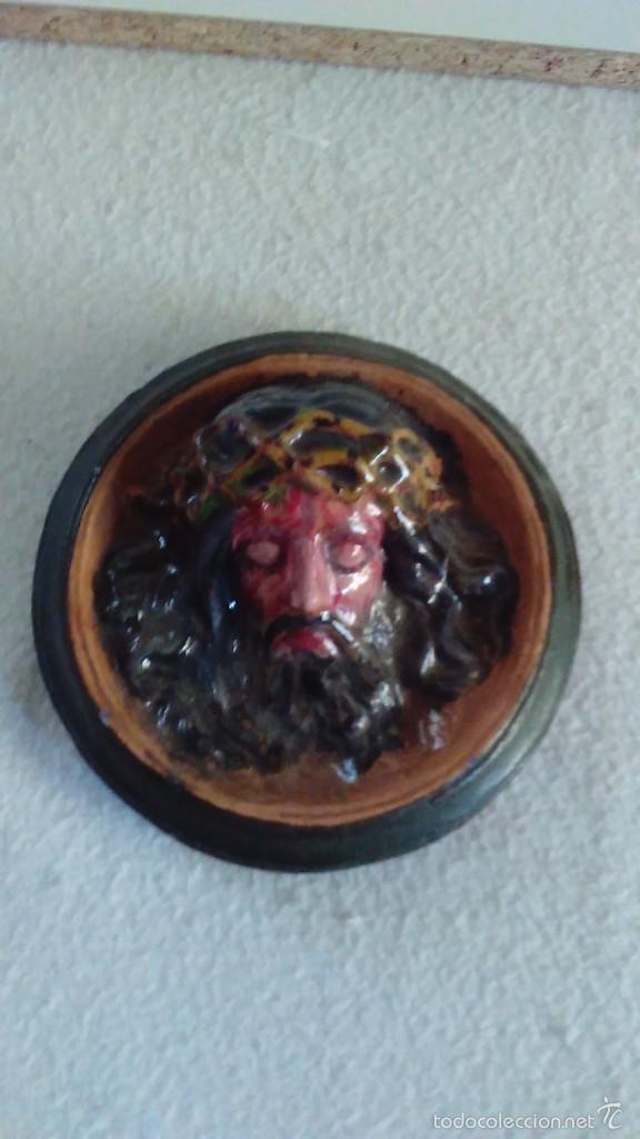 Artesan&iacute;a: Cabeza de Cristo en relieve pintada a mano - Foto 7