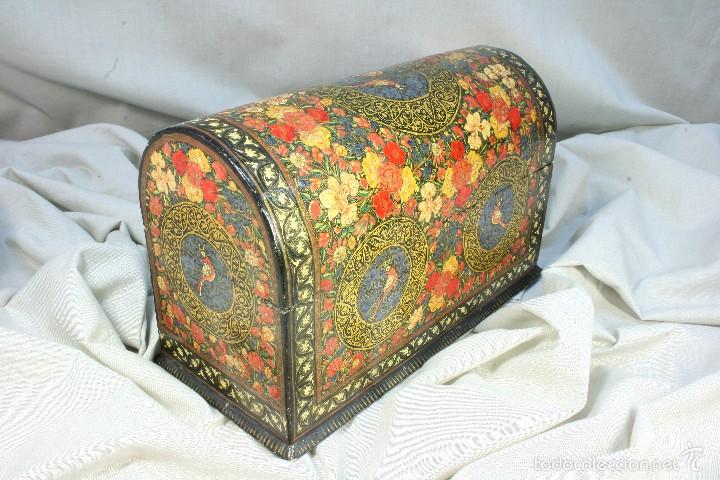 Artesan&iacute;a: Caja de madera pintada a mano. Iran&iacute;. - Foto 1