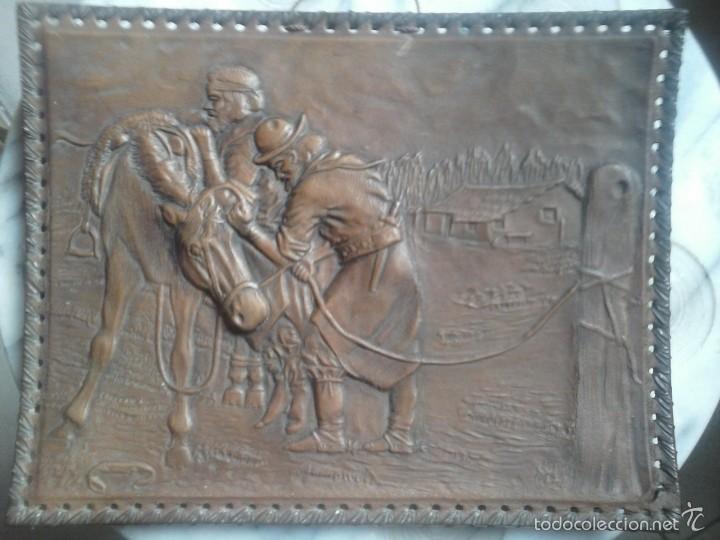 Artesan&iacute;a: CUADRO CUERO REPUJADO - GAUCHOS. - Foto 1
