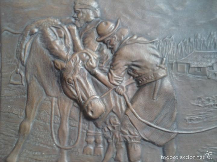 Artesan&iacute;a: CUADRO CUERO REPUJADO - GAUCHOS. - Foto 2