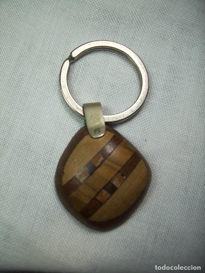 Artesan&iacute;a: BONITO LLAVERO EN MADERA - Foto 1