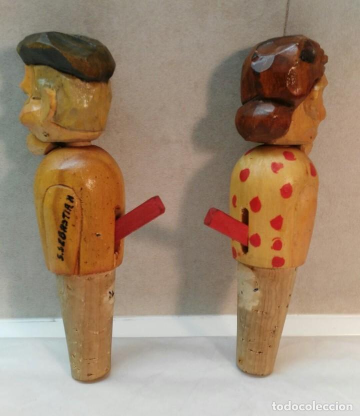 Artesan&iacute;a: Dos tapones de botella cabeza de madera tallada - Foto 2